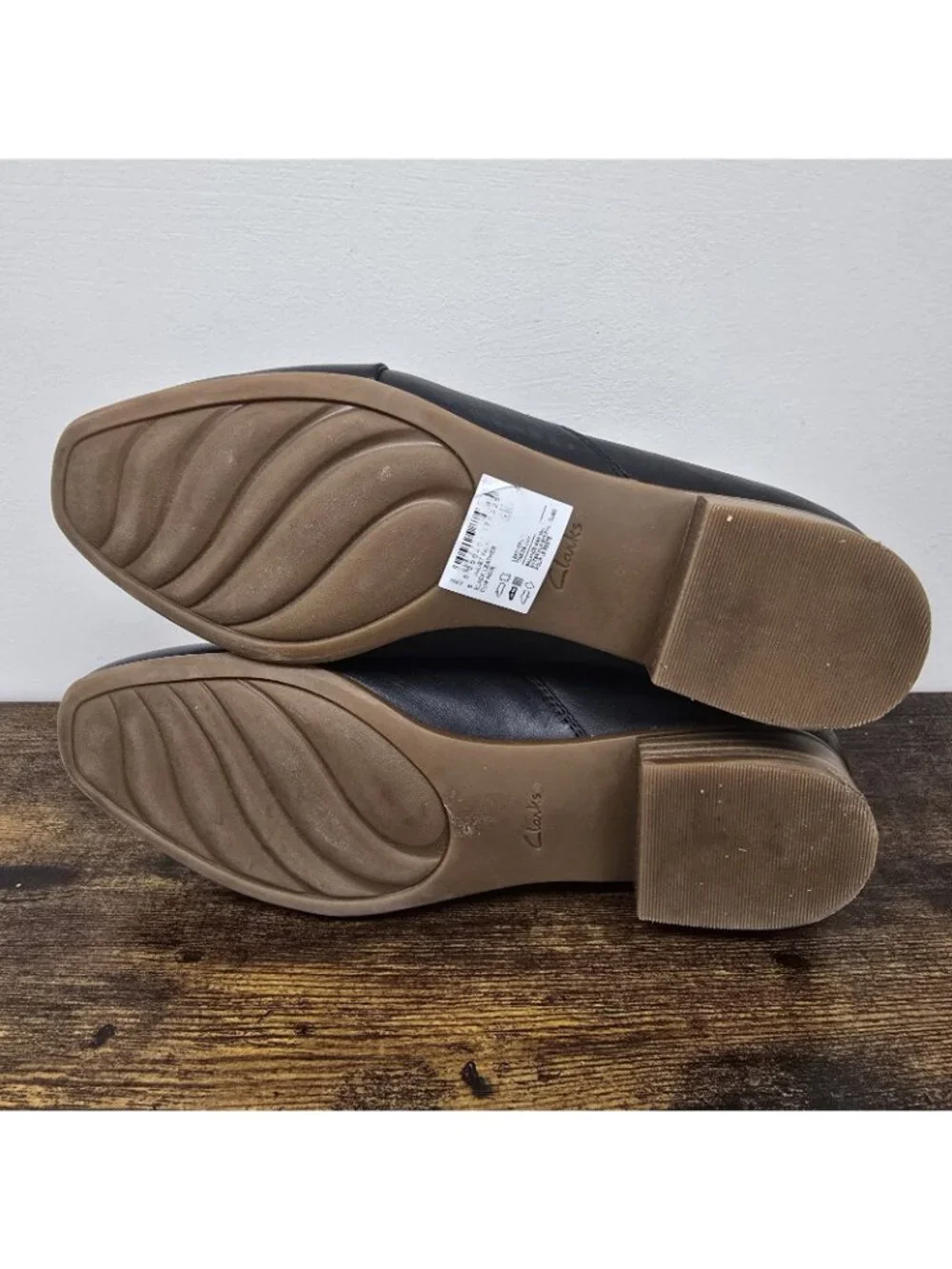 Clarks Juliet Palm Leather Loafer Size 8.5M Slip On Shoes Low Heel Casual Black